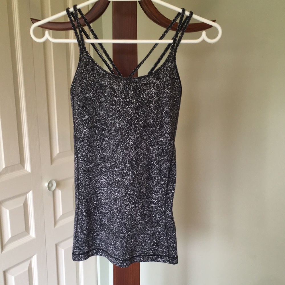 Lululemon tank with shelf bra